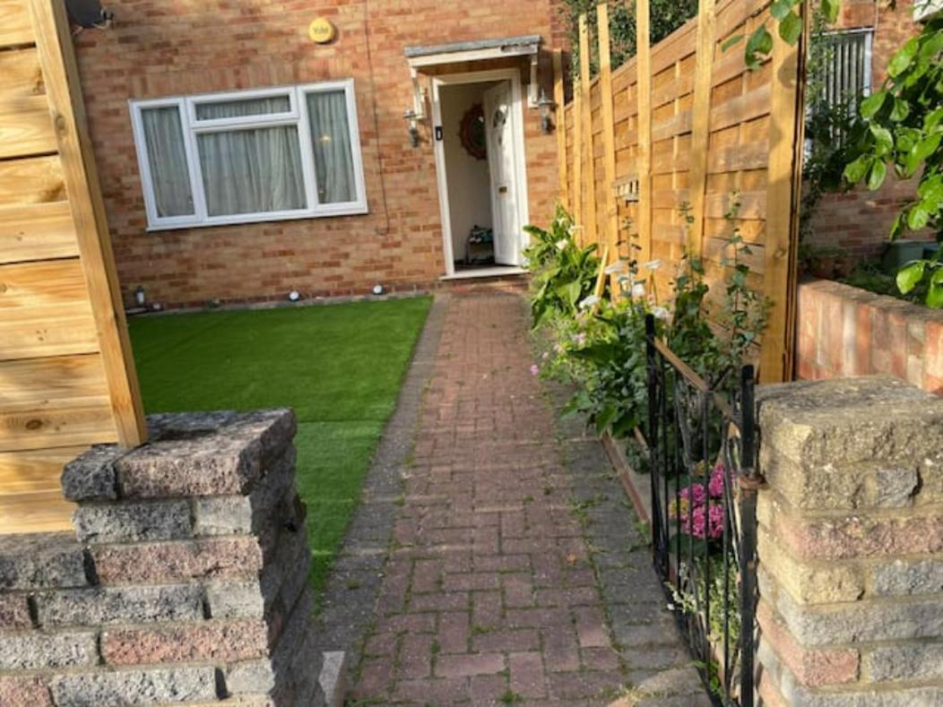 Specious Room In Northolt Northolt  Exterior photo
