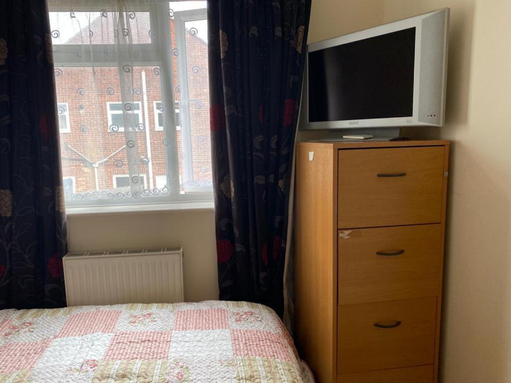 Specious Room In Northolt Northolt  Exterior photo