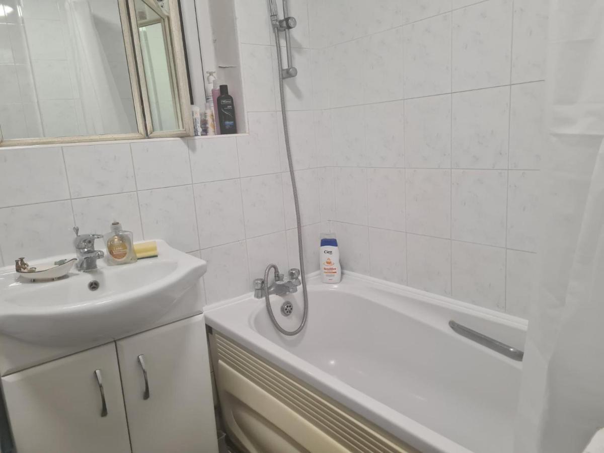 Specious Room In Northolt Northolt  Exterior photo